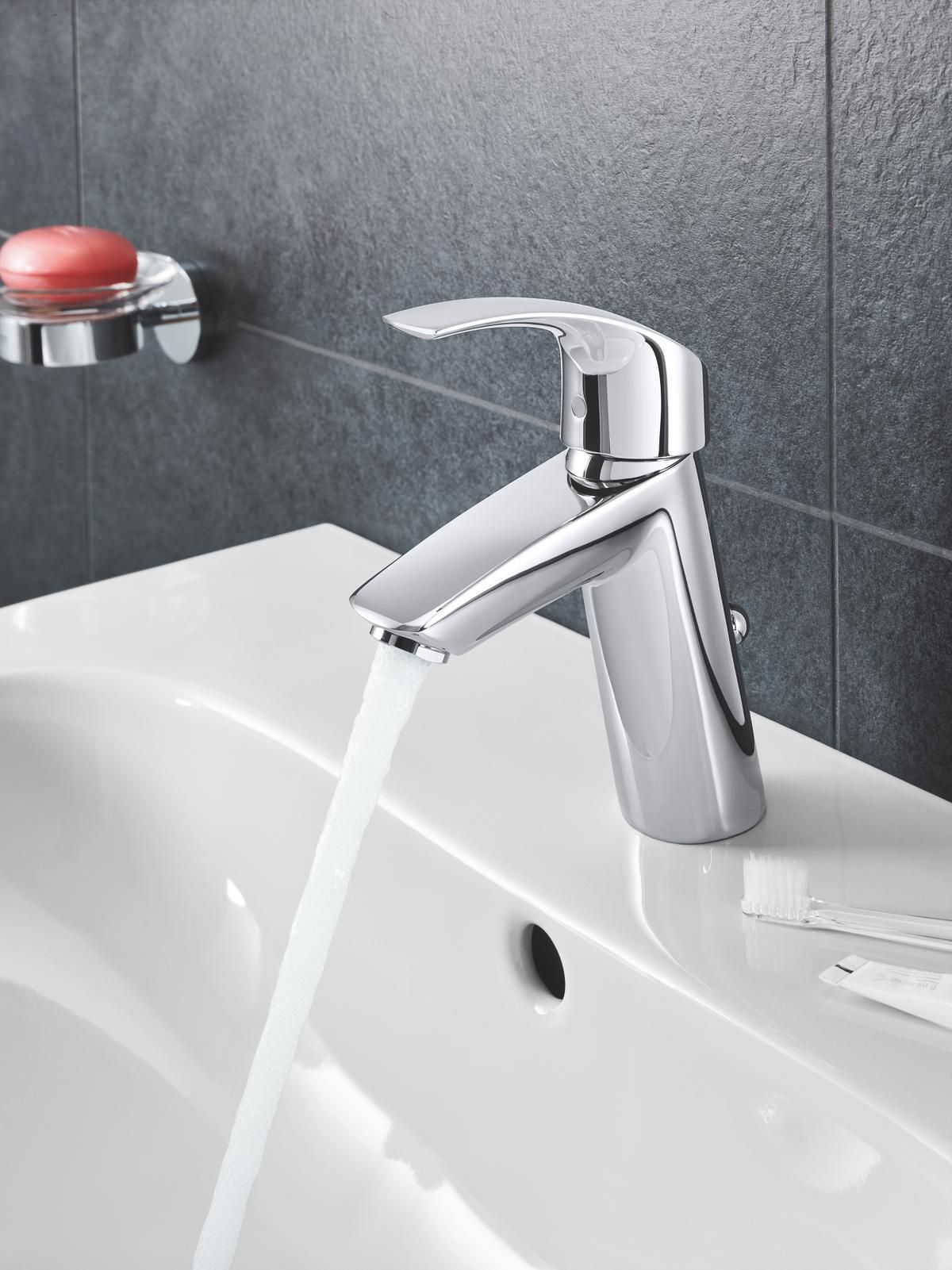 дизайн Душова система Grohe BauClassic 210 26699000 + Змішувач для раковини Grohe Eurosmart 23322001 