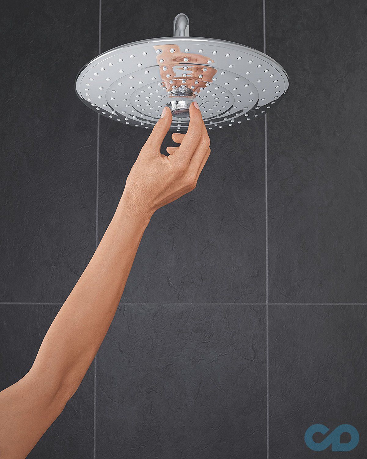 особливості Душова система Grohe Essence з душовим гарнітуром 2405800S